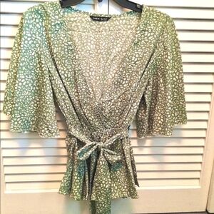 NWOT Sage Green & Cream V Neck Butterfly Top (S)